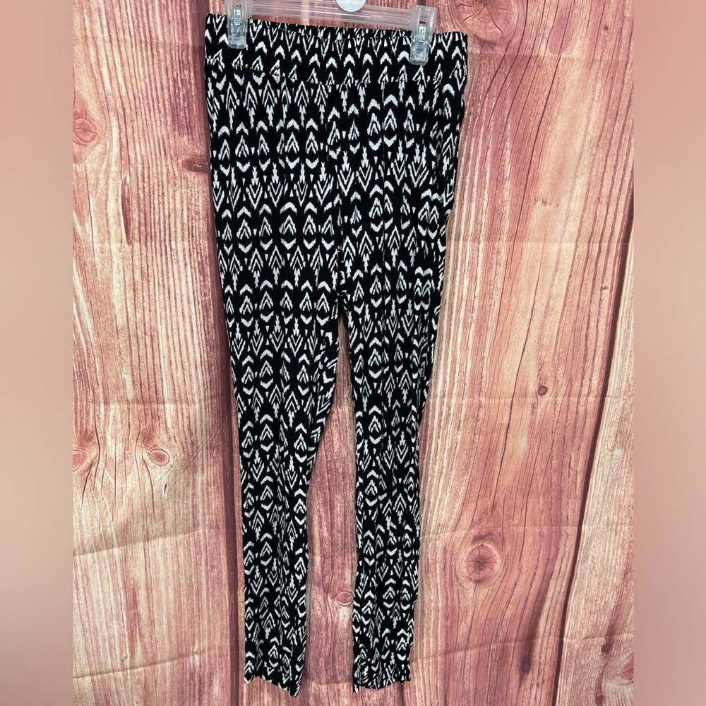 Divided H&M boho black white Aztec print elastic waist pullon ankle pants size 6